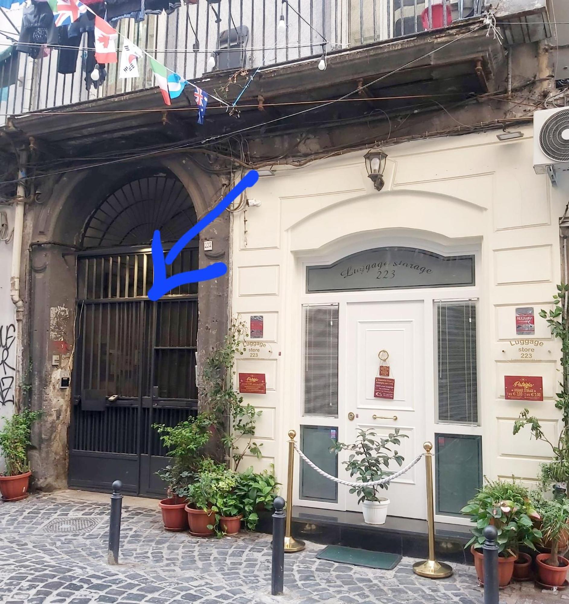 Tribunali Platamon Nápoly Kültér fotó